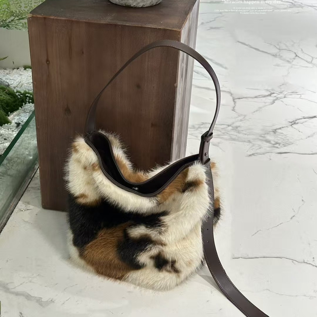 羊羔毛水桶包秋冬新款