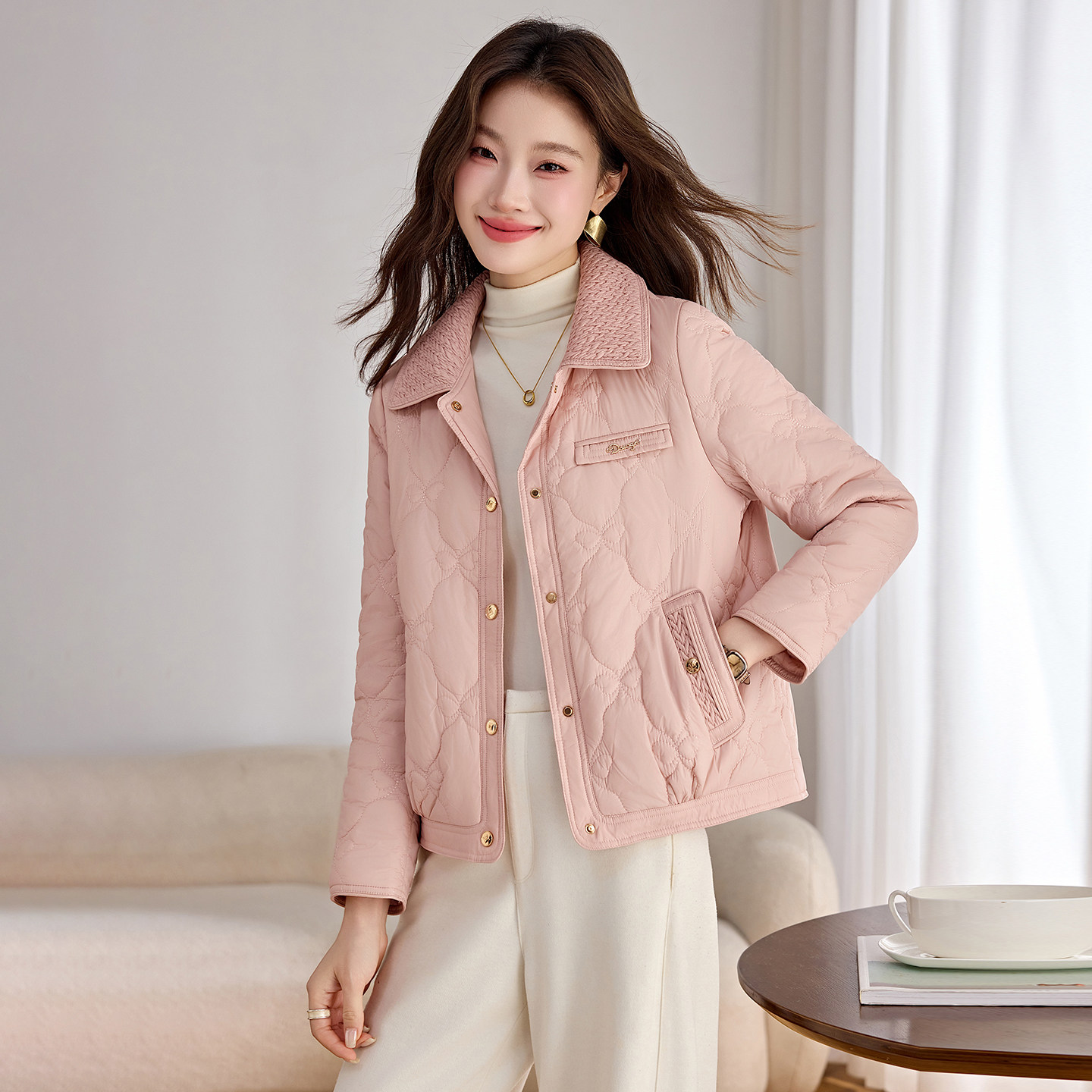 时尚菱格翻领棉服女短款2026秋冬