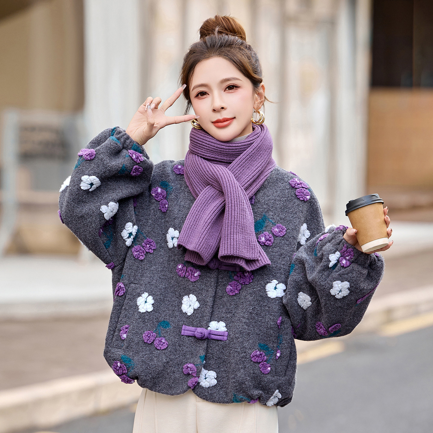 配围巾立体花朵羽绒服女短款