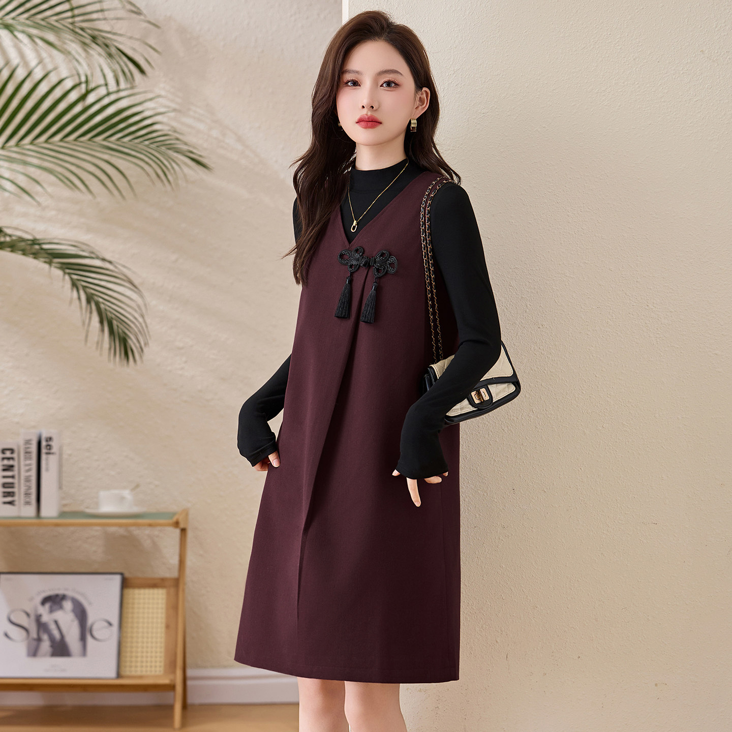 千金风盘扣连衣裙套装女2026年春秋新款显瘦长袖打底背心裙两件套