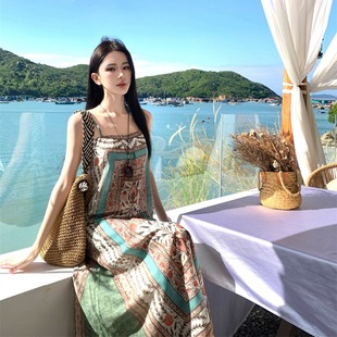 心驰神往 | 松弛感定位印花波西米亚风度假吊带连衣裙