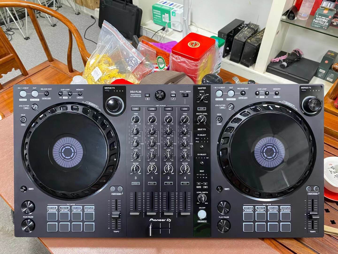 DDJ 1FLX6 dörd kanallı DJ kontrolleri, başlanğıc səviyyə