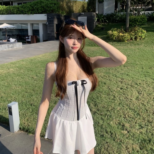 韩系纯欲小胸遮肚显瘦连体泳衣