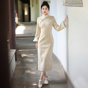 新中式长袖旗袍女2025冬季新款加绒加厚气质素雅盘扣立领长款日常