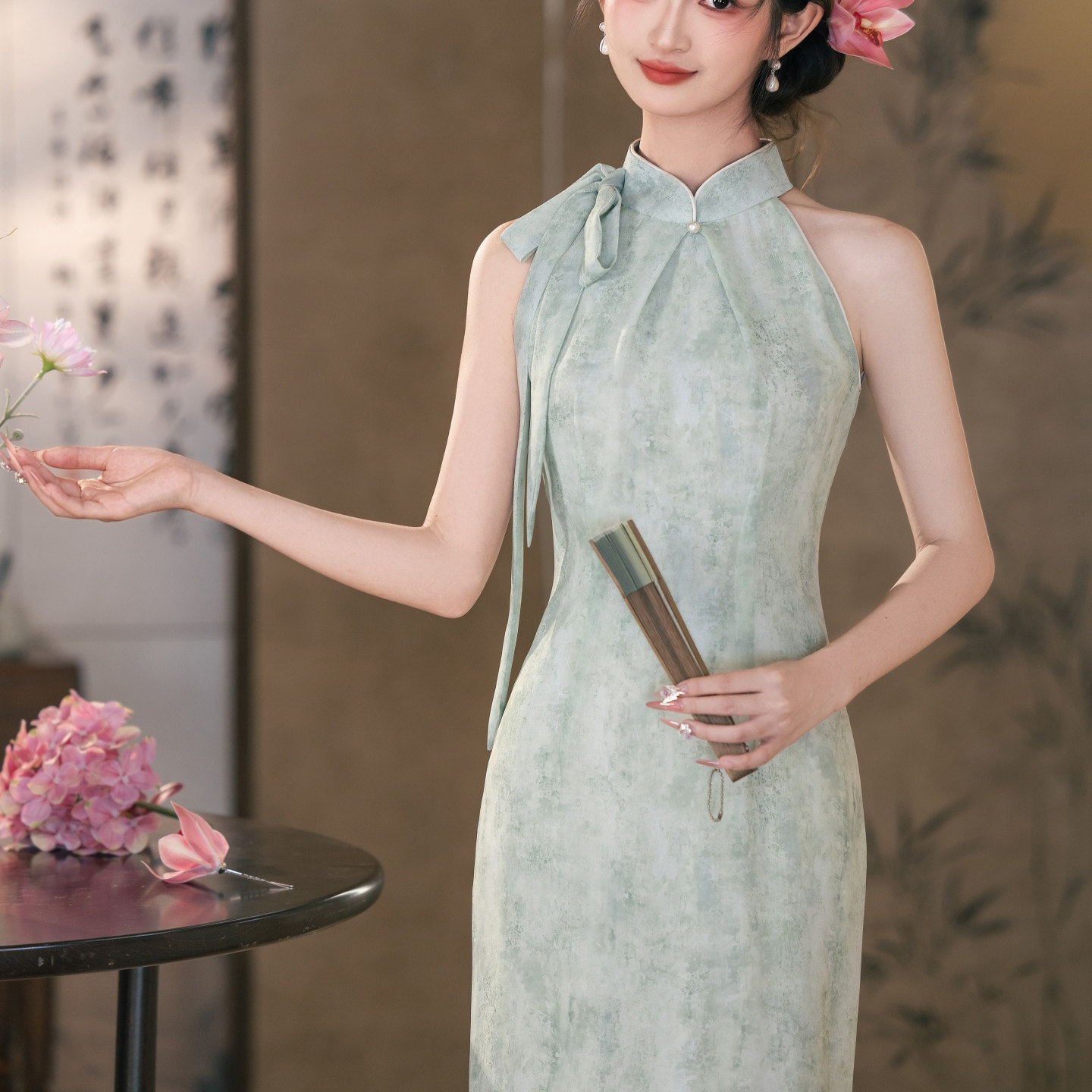 新中式风无袖挂脖旗袍女春夏晕染高级感年轻款长款日常可穿连衣裙