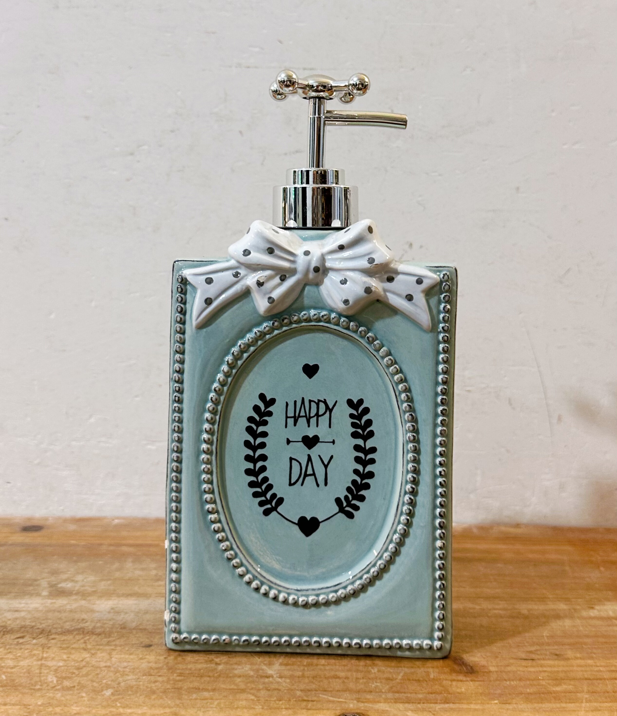 外贸孤品欧式雕花陶瓷卫浴洗手液瓶牙刷杯肥皂盒浴室装饰摆件