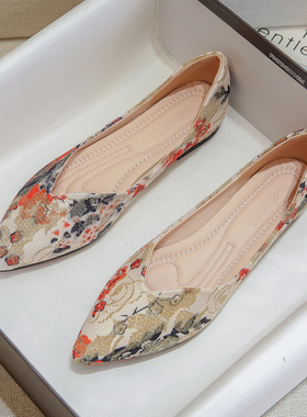 尖头单鞋女春秋小码33 34平底船鞋软底四季民族风女鞋大码41一43