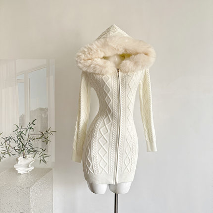 SISI JIANG“慵懒姐姐”甜美纯欲修身高弹针织包臀连衣裙连帽毛衣