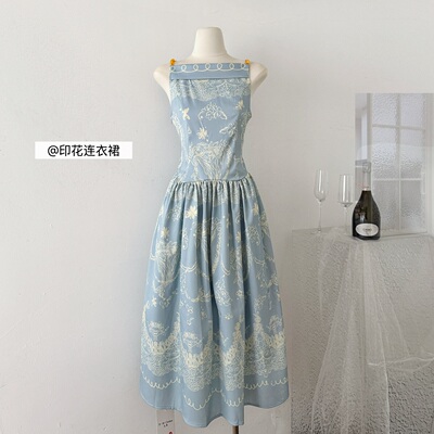 UNOSA 原创雾蓝蕾丝浪漫印花蝴蝶结撞色肩带翻边大裙摆连衣裙