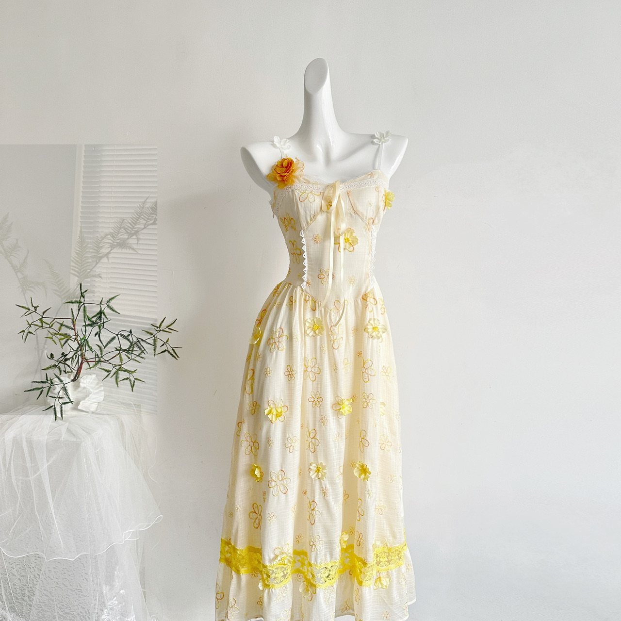 Acaine新款黄油雏菊温柔少女刺绣花朵连衣裙甜美立体花朵A字长裙