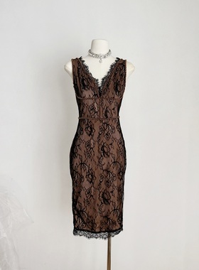 JAYKY YANG斯嘉丽宴会V领蕾丝无袖包臀裙手工订珠开叉连衣裙