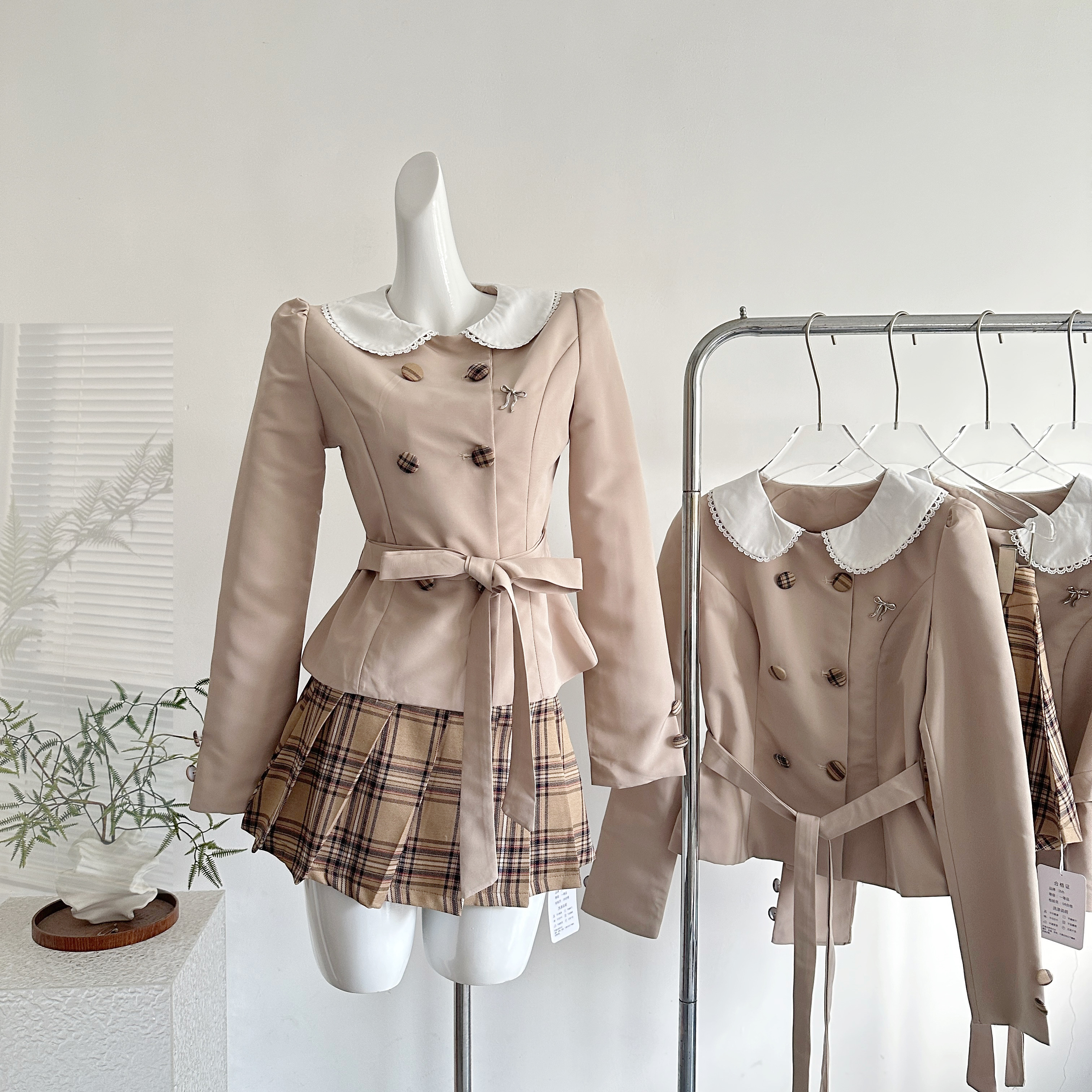 画解WAHJU 乖巧秘籍 学院风娃娃领撞色设计修身显瘦外套女秋半裙