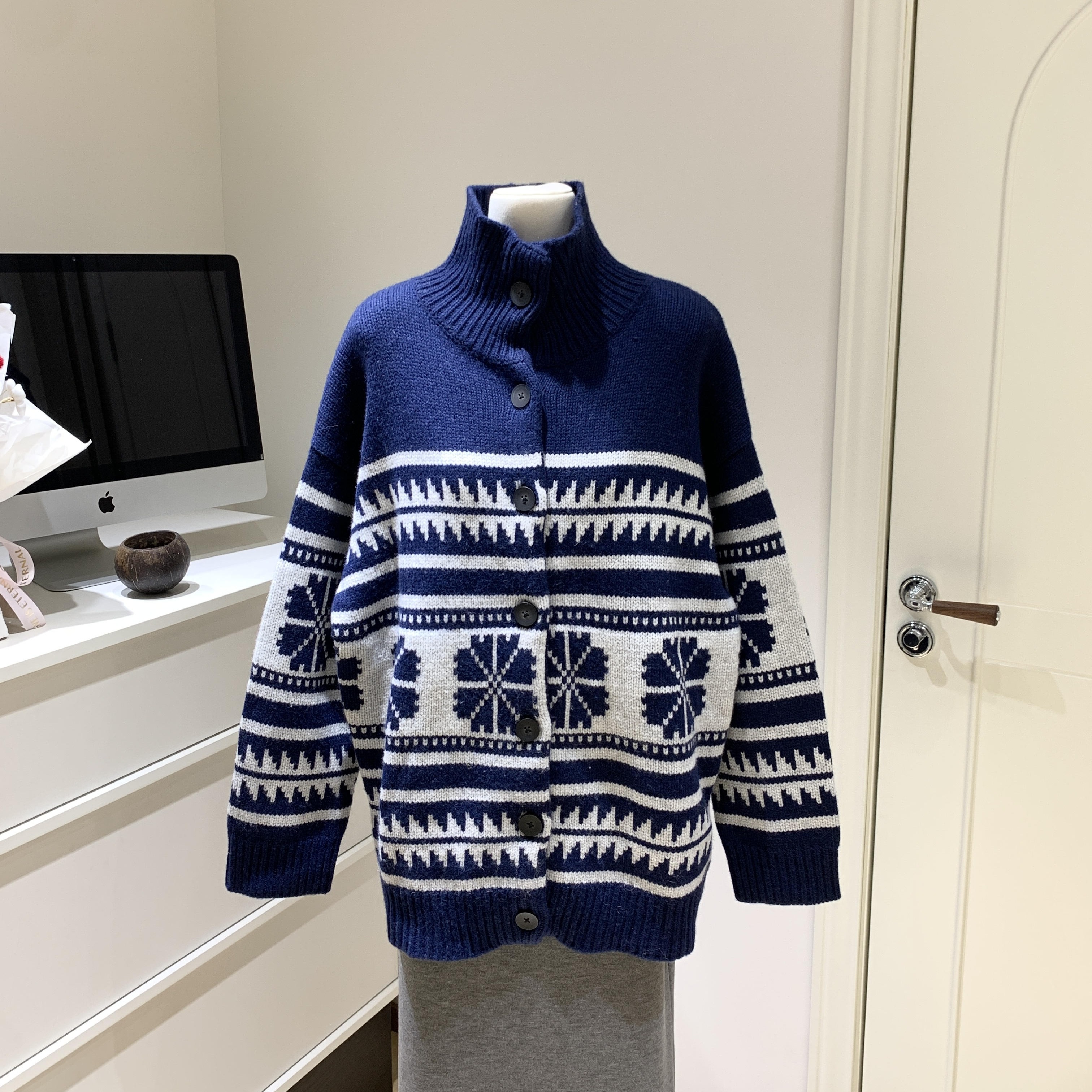 宅女同款 SOMETHING%羊毛藏蓝大雪花复古毛衣开衫外套