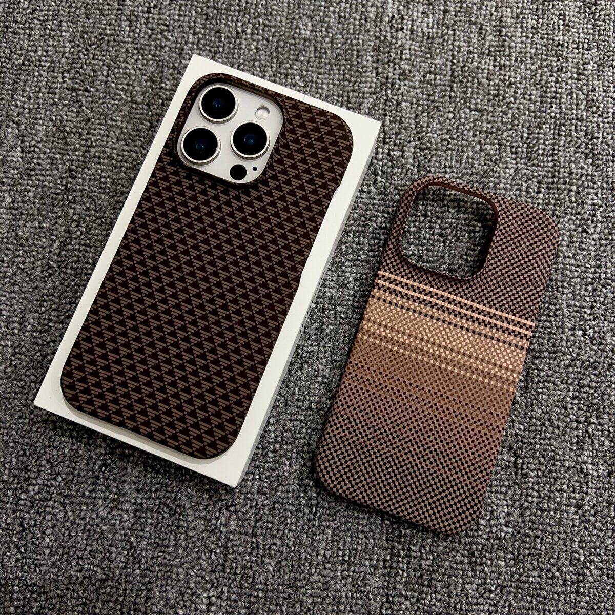 适用iPhone16promax磁吸手机壳凯夫拉纹苹果15pro半包碳纤维纹磨砂散热14新款13时尚网红爆款简约气质保护套