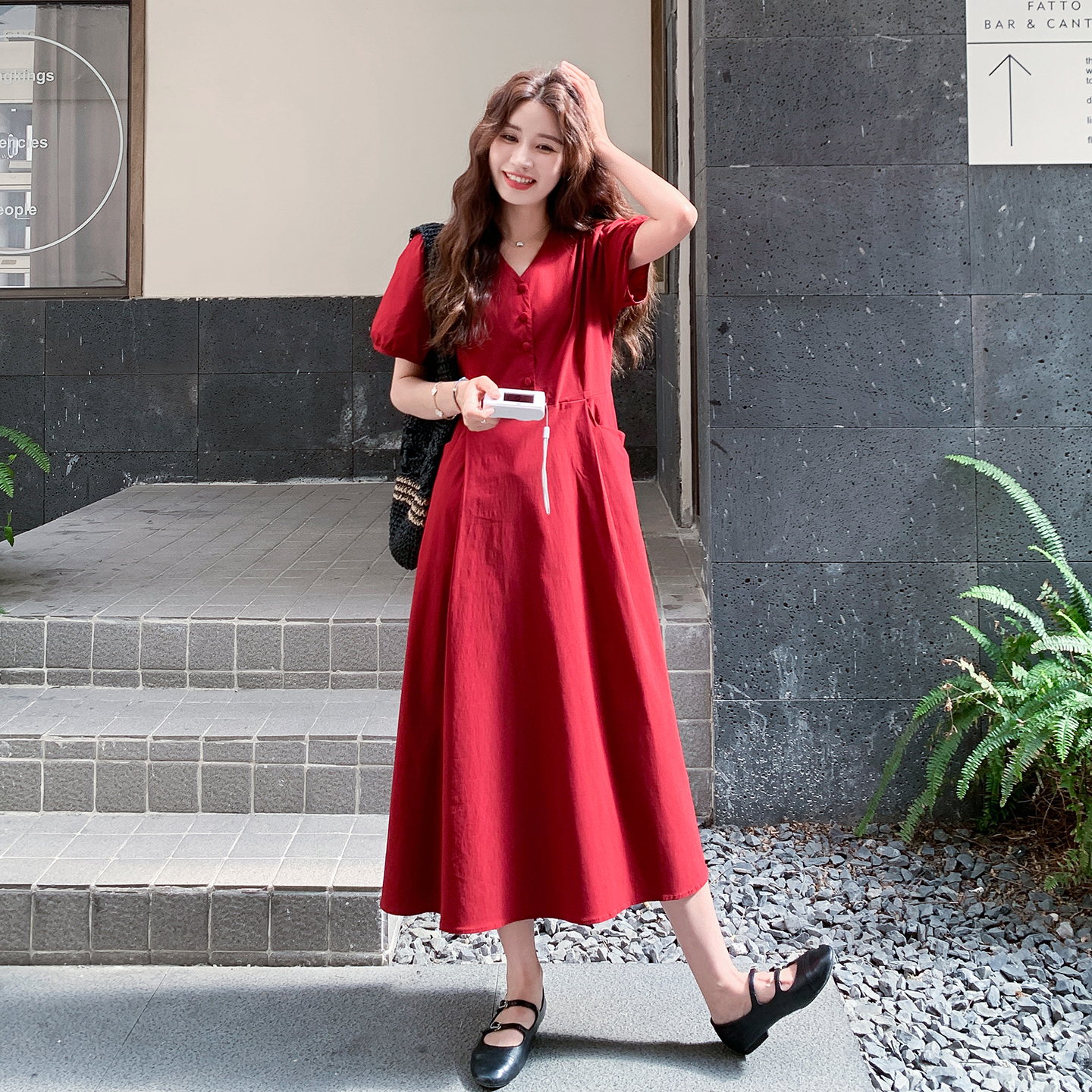 红色高级感v领连衣裙女2025夏季新款法式气质女神范收腰显瘦长裙