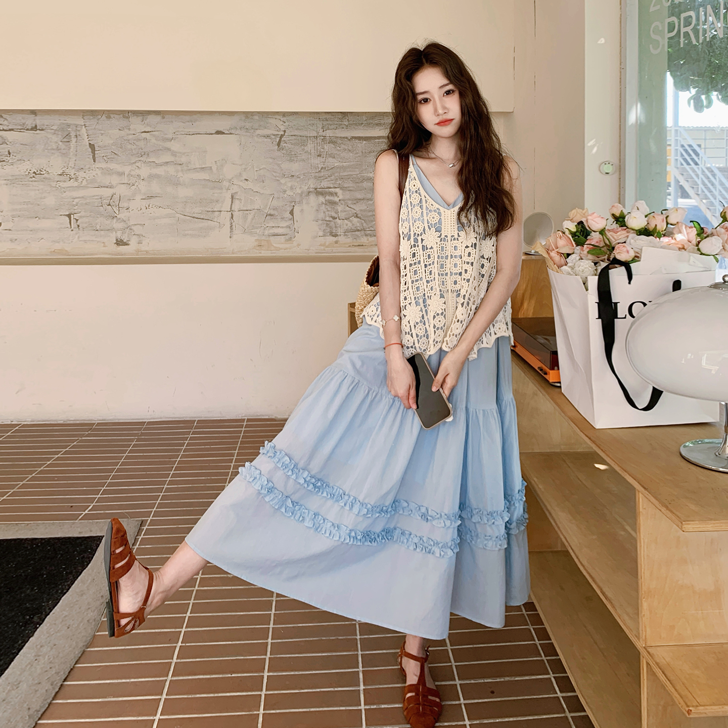 蓝色海边度假风吊带连衣裙套装女2025夏季新款叠穿勾花背心两件套