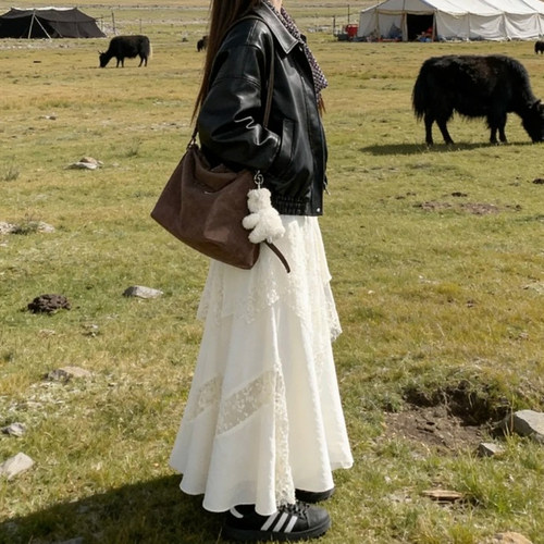 美到挪不开眼重工蕾丝半身裙~