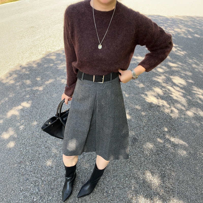 与秋冬适配度好高的灰色毛呢中裙