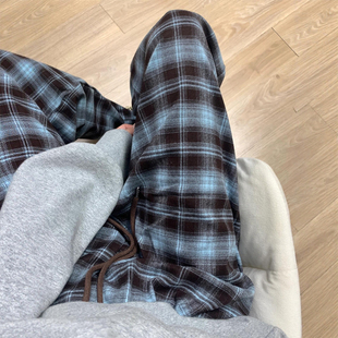 咖蓝色格子裤女2026新款宽松bf慵懒风春季大码胖mm休闲加绒阔腿裤