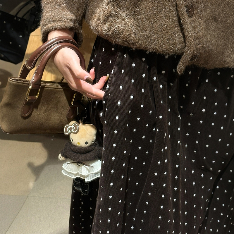 秋冬氛围感~穿不腻的咖色波点裙