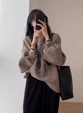 卡其色圆领加绒卫衣女宽松