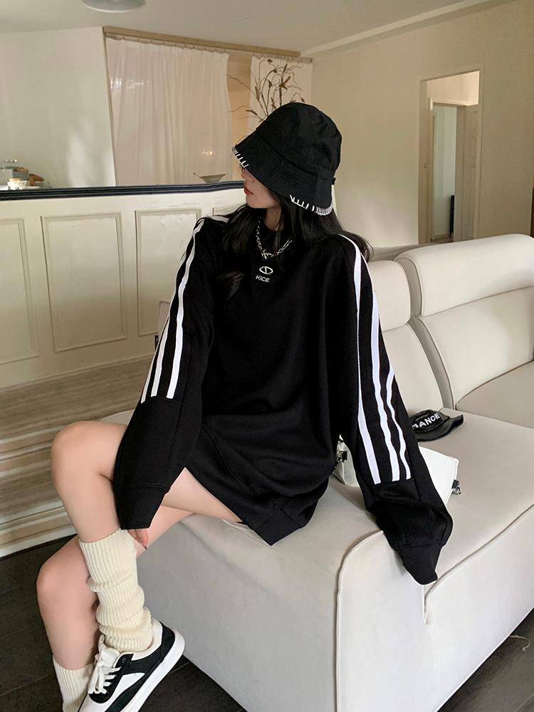黑色春秋款字母刺绣卫衣女款2026新款爆款宽松显瘦中长款上衣外套
