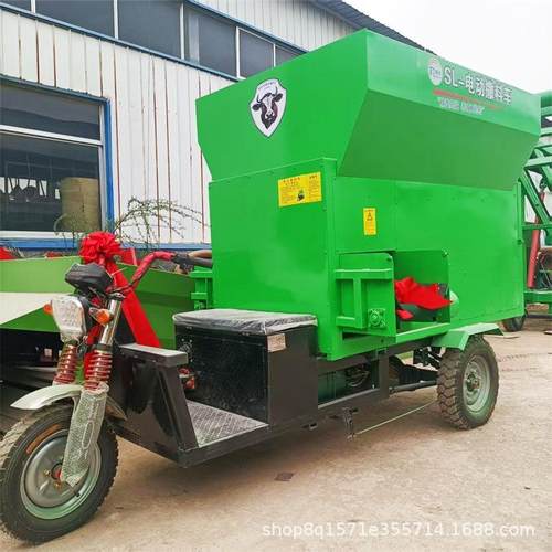 饲养牛羊油三轮撒料车自双侧料饲喂车青储柴饲动草YDU投抛料机
