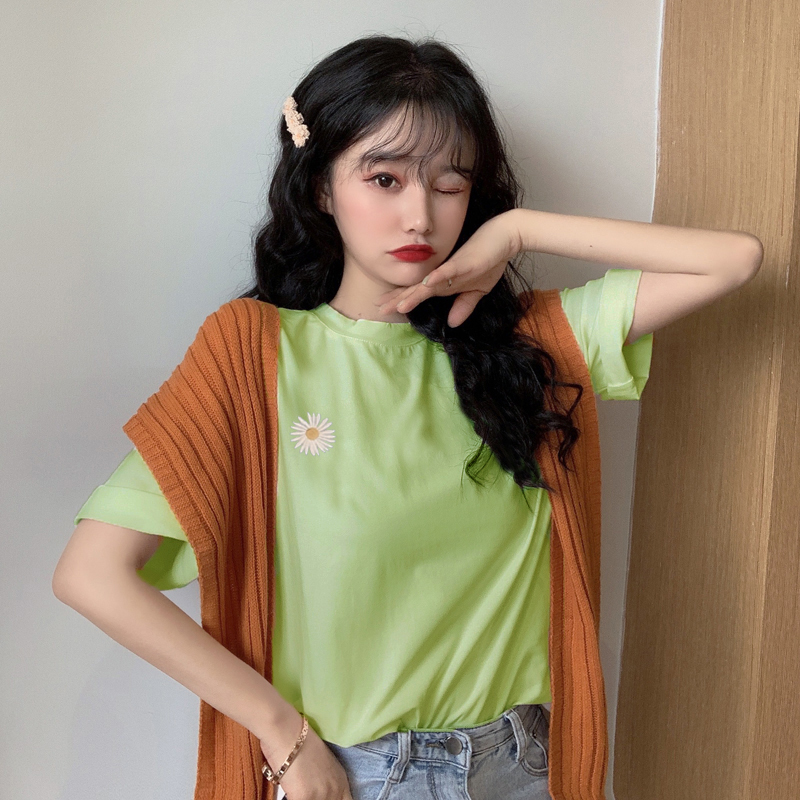 Real shot - Summer versatile new embroidery Daisy round neck top lady Qian's same short sleeve T-shirt