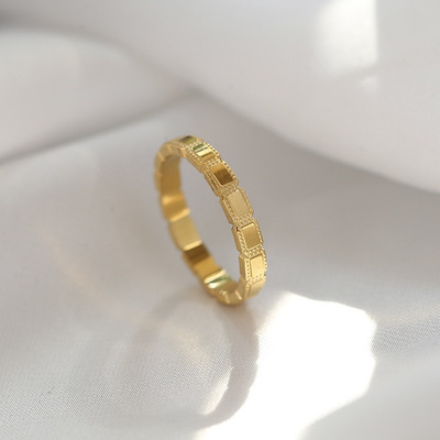 钛钢高保色复古轻奢小方块戒指