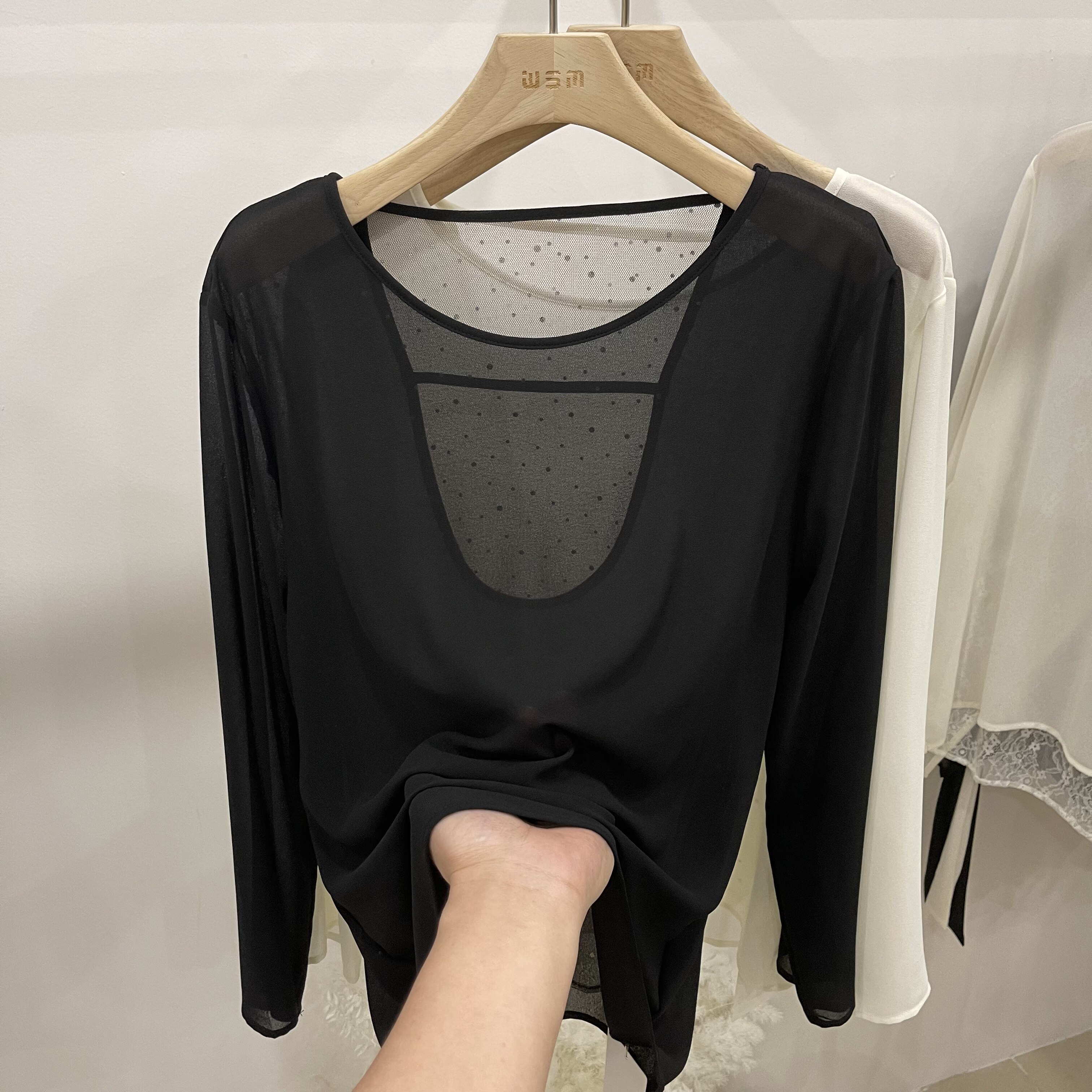 简约百搭丝绒V领短袖T恤女宽松