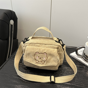 灯芯绒斜挎包包女学院风少女甜美小方包森系复古百搭单肩邮差包潮