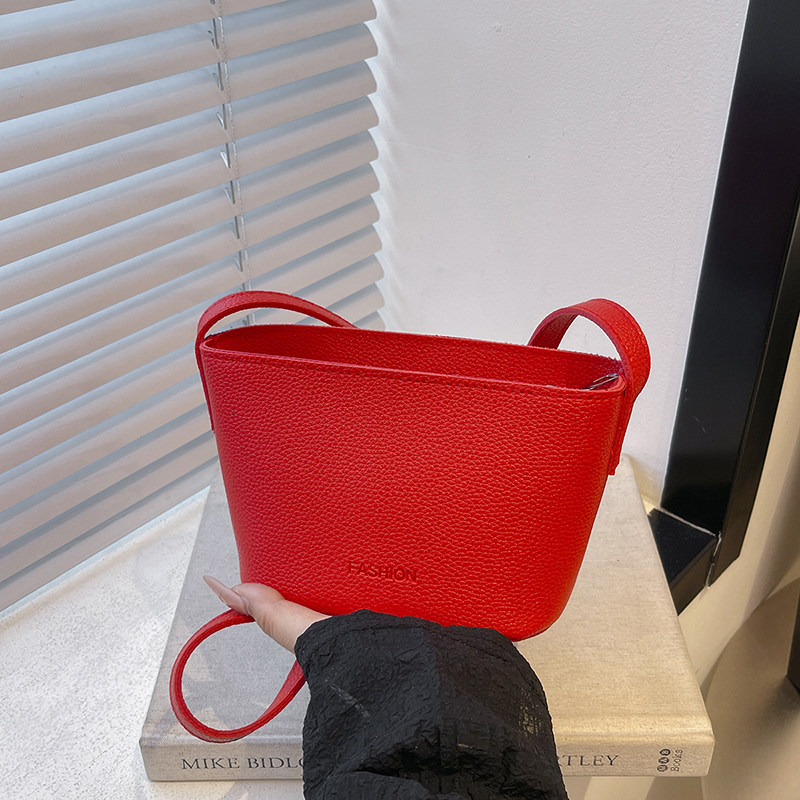 夏季超火腋下包包女士2025夏季新款高级感轻奢小众设计斜挎水桶包,箱包皮具/热销女包/男包,水桶包,淘宝优惠券,粉丝福利购,淘宝优惠卷