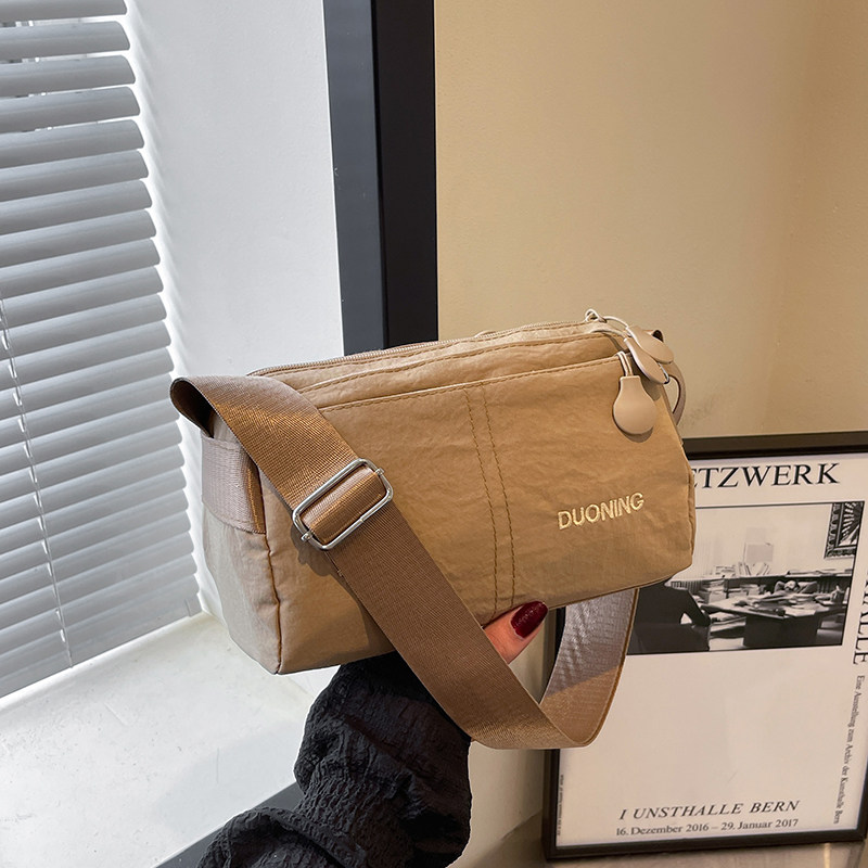 新款纯色简约单肩包多隔层收纳包超轻布包极简风散步潮百搭小方包,箱包皮具/热销女包/男包,小方包,淘宝优惠券,粉丝福利购,淘宝优惠卷