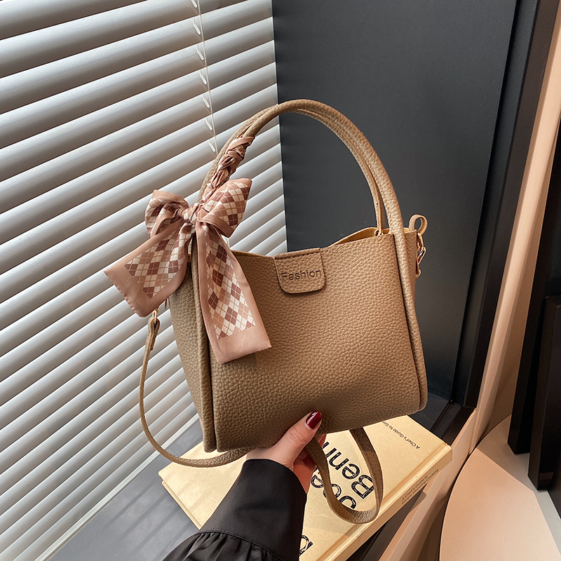 百搭单肩斜挎包流行女包