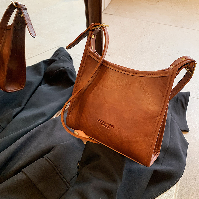 百搭时尚斜挎包流行单肩托特包