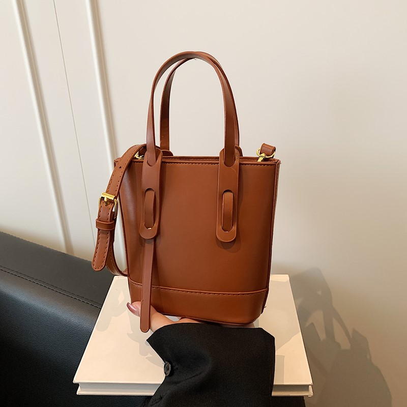 2025秋季新款气质时尚单肩洋气纯色复古简约质感手提斜挎小方包包