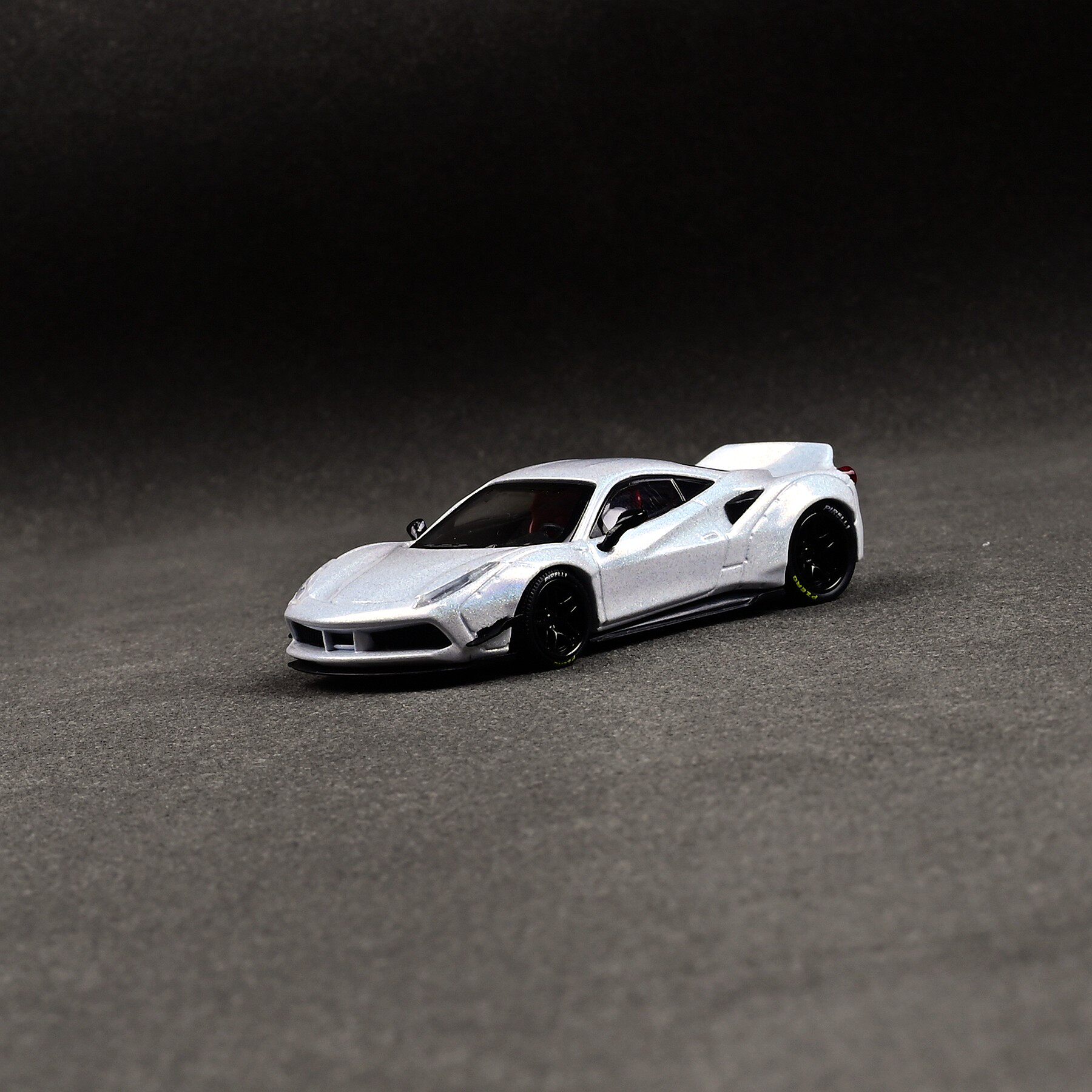 cm model 1:64 法拉利 488 gtb lbwk 宽体 炫彩白 金属汽车模型