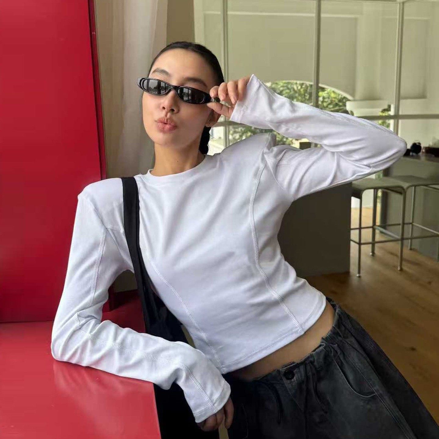 白色长袖T恤女2025新款修身显瘦内搭打底衫小个子短款垫肩上衣秋,女装/女士精品,T恤,淘宝优惠券,粉丝福利购,淘宝优惠卷