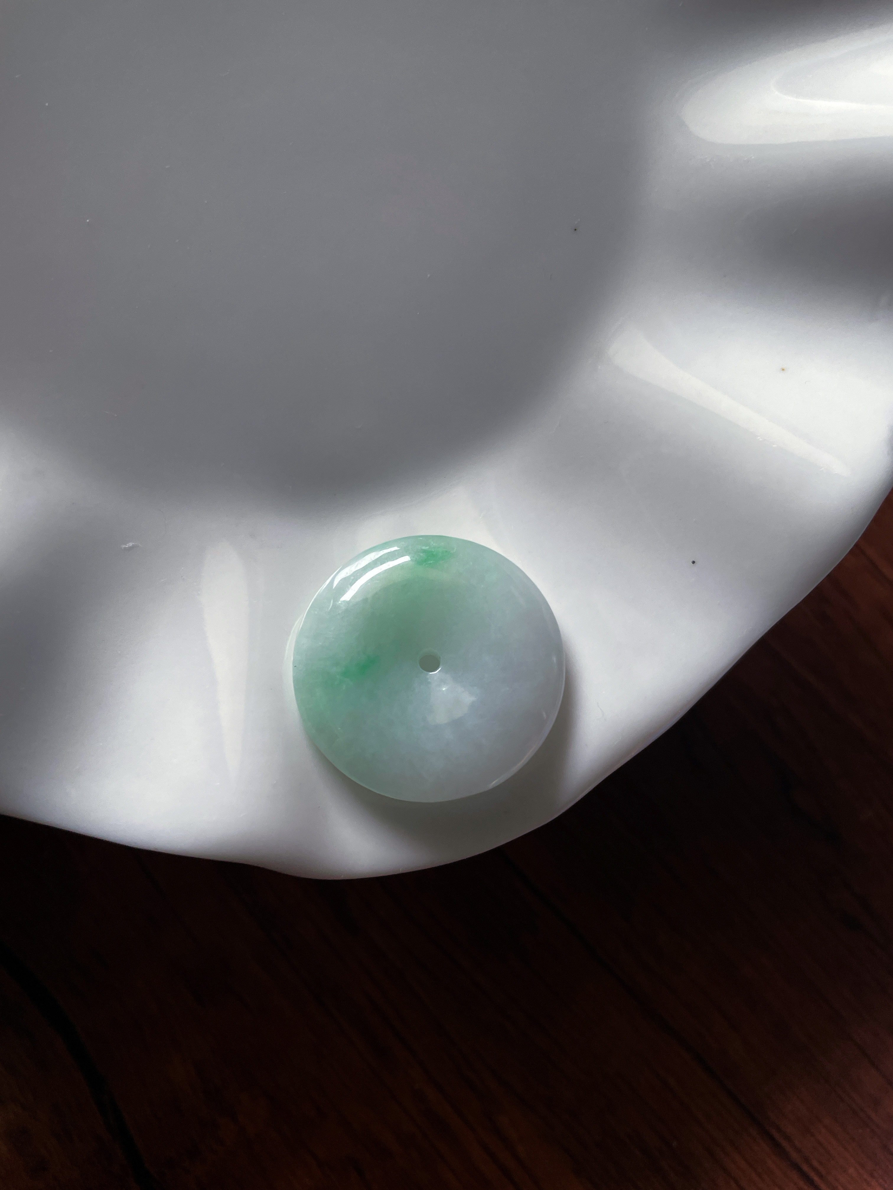 天然a货翡翠白底飘绿小孩成人中项坠/吊坠