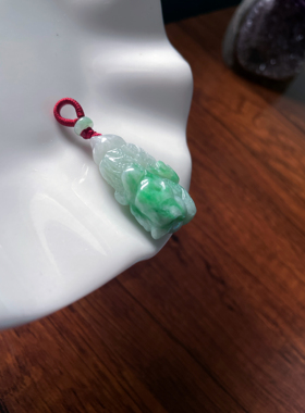 天然翡翠A货招财白底飘绿小白菜遇百生财小吊坠包包车挂件坠配饰