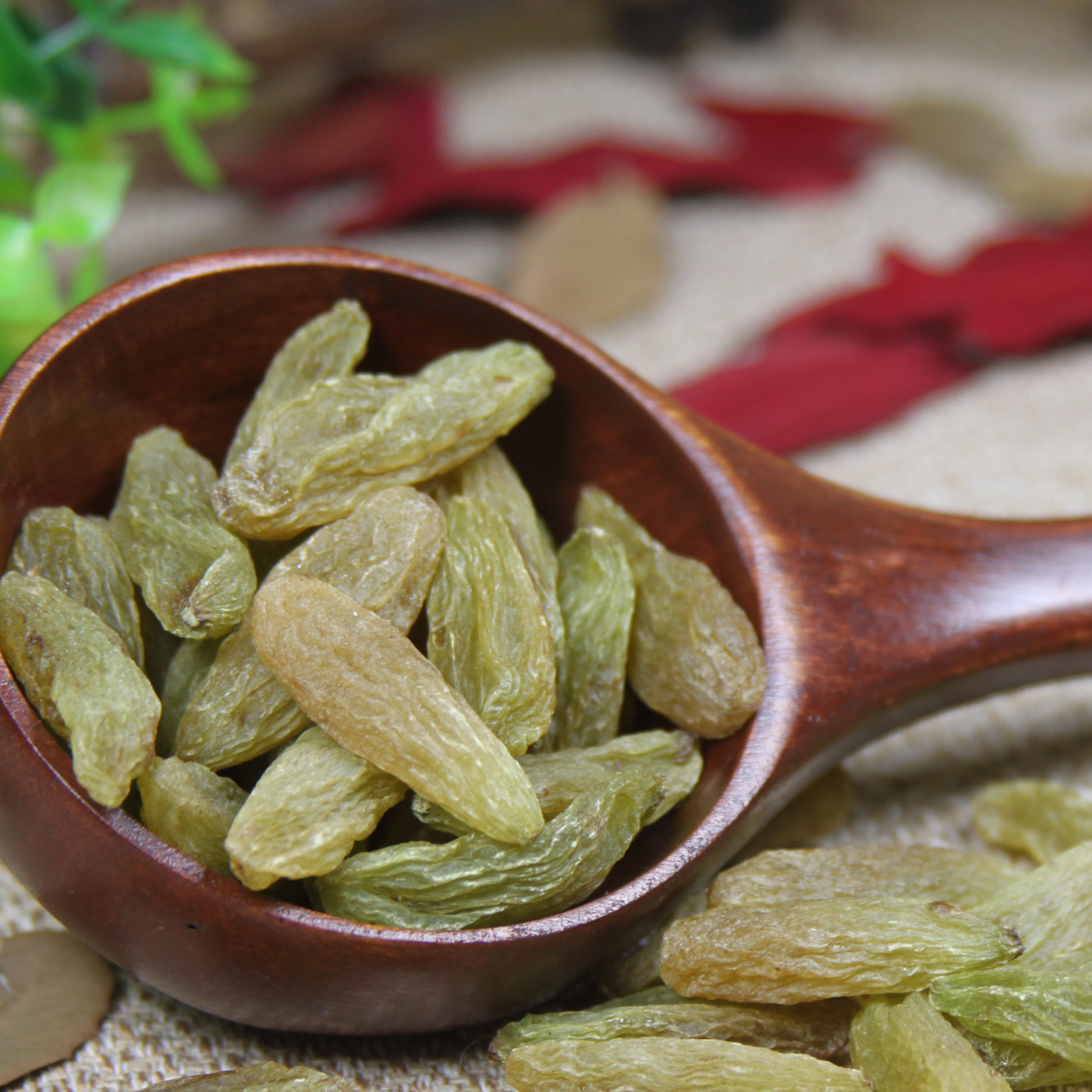 新疆优质超大粒巨大绿香妃王葡萄干免洗黑加仑红香妃零食500g女士