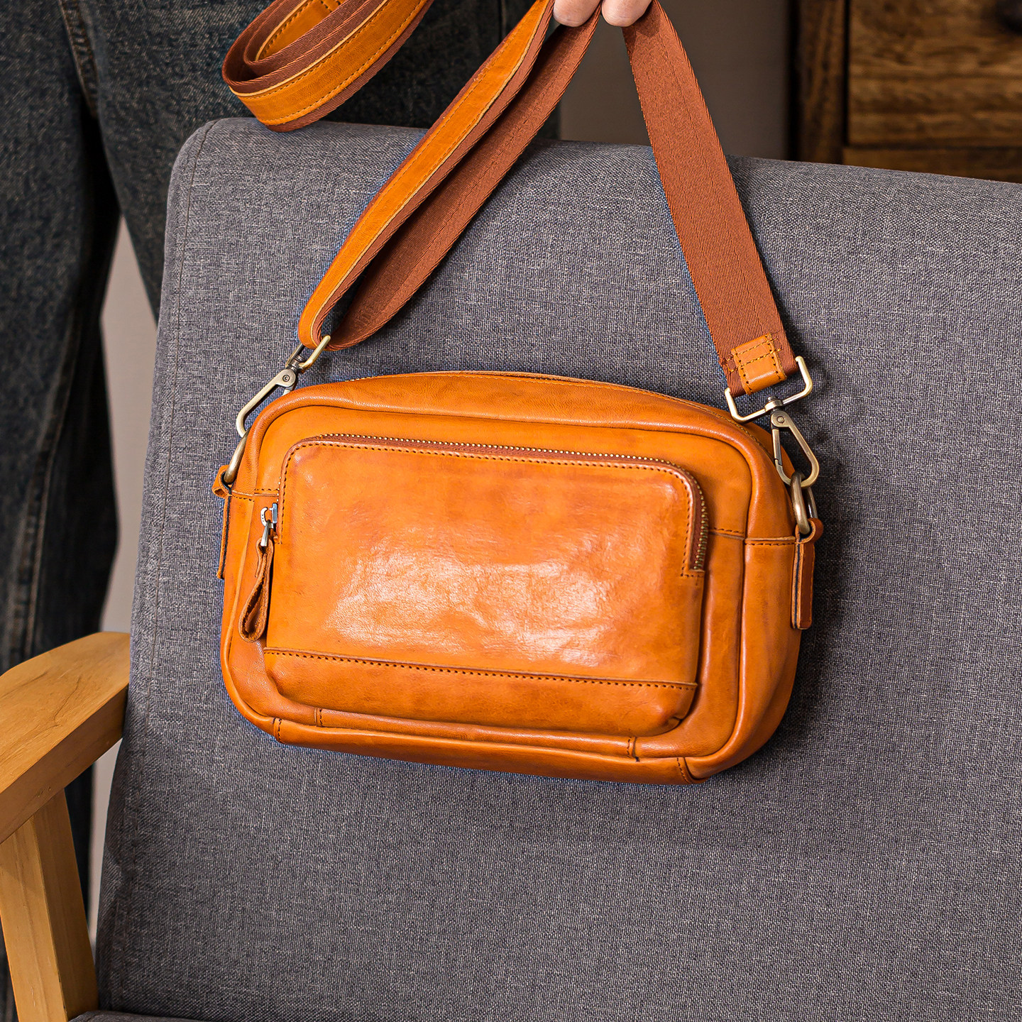 后步原创真皮斜挎包男植鞣头层牛皮学院小众复古通勤休闲单肩包女