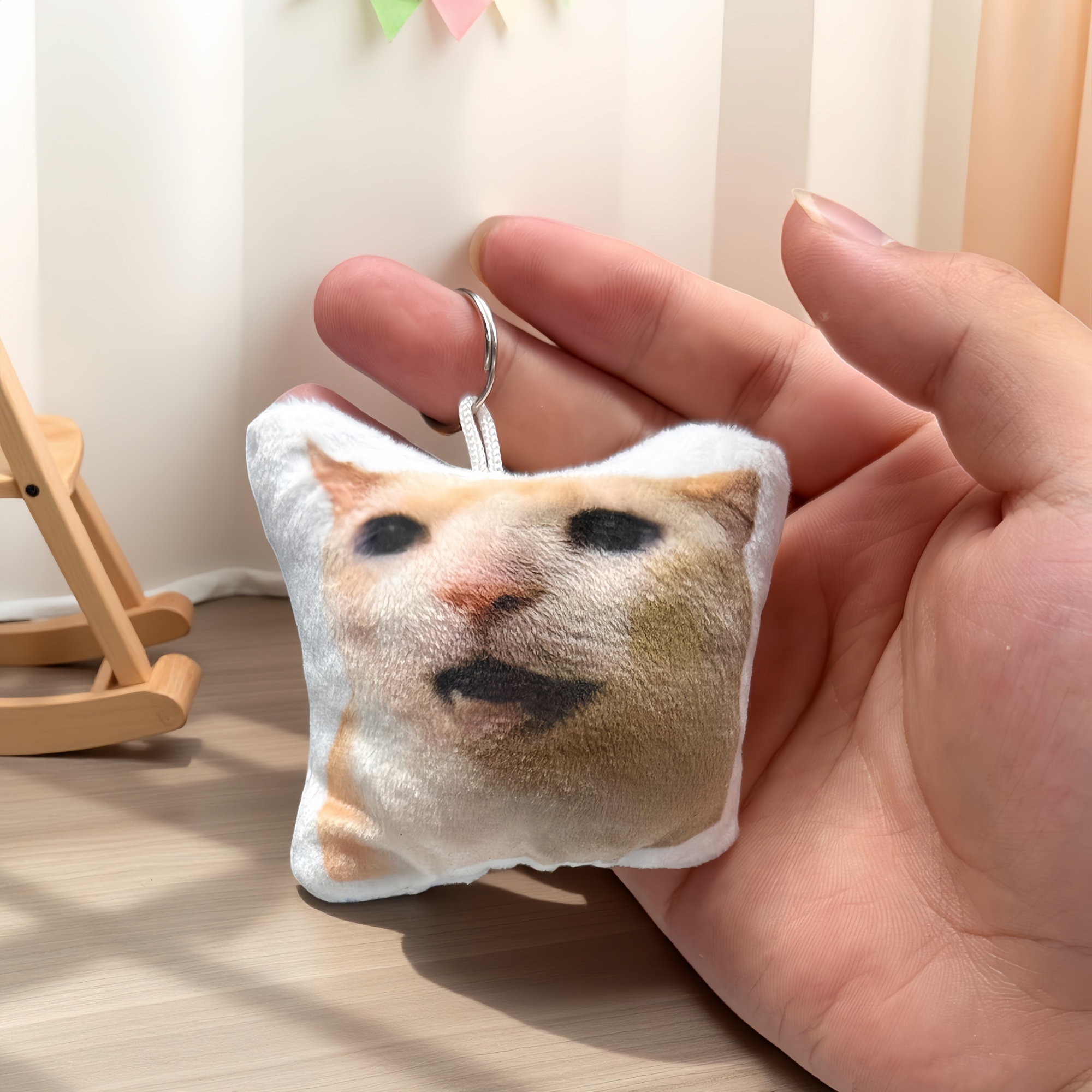 新款抽象九九成稀罕物小猫按压发声魔性恶搞搞笑语音挂件毛绒挂件