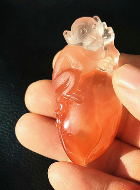 中国水晶矿石天然红兔毛红水晶猴子寿桃吊坠67*32*20mm49.1g