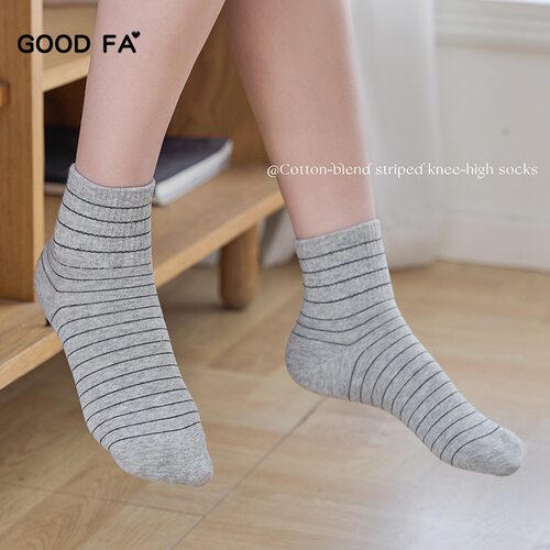 17socks 2026年春秋新款 经典基础款细条纹百搭女士短筒棉袜