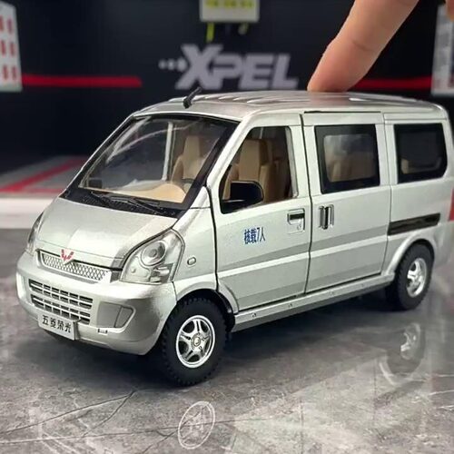 金丽方合金车模正版授权1:24五菱荣光面包车货车回力带声光玩具车