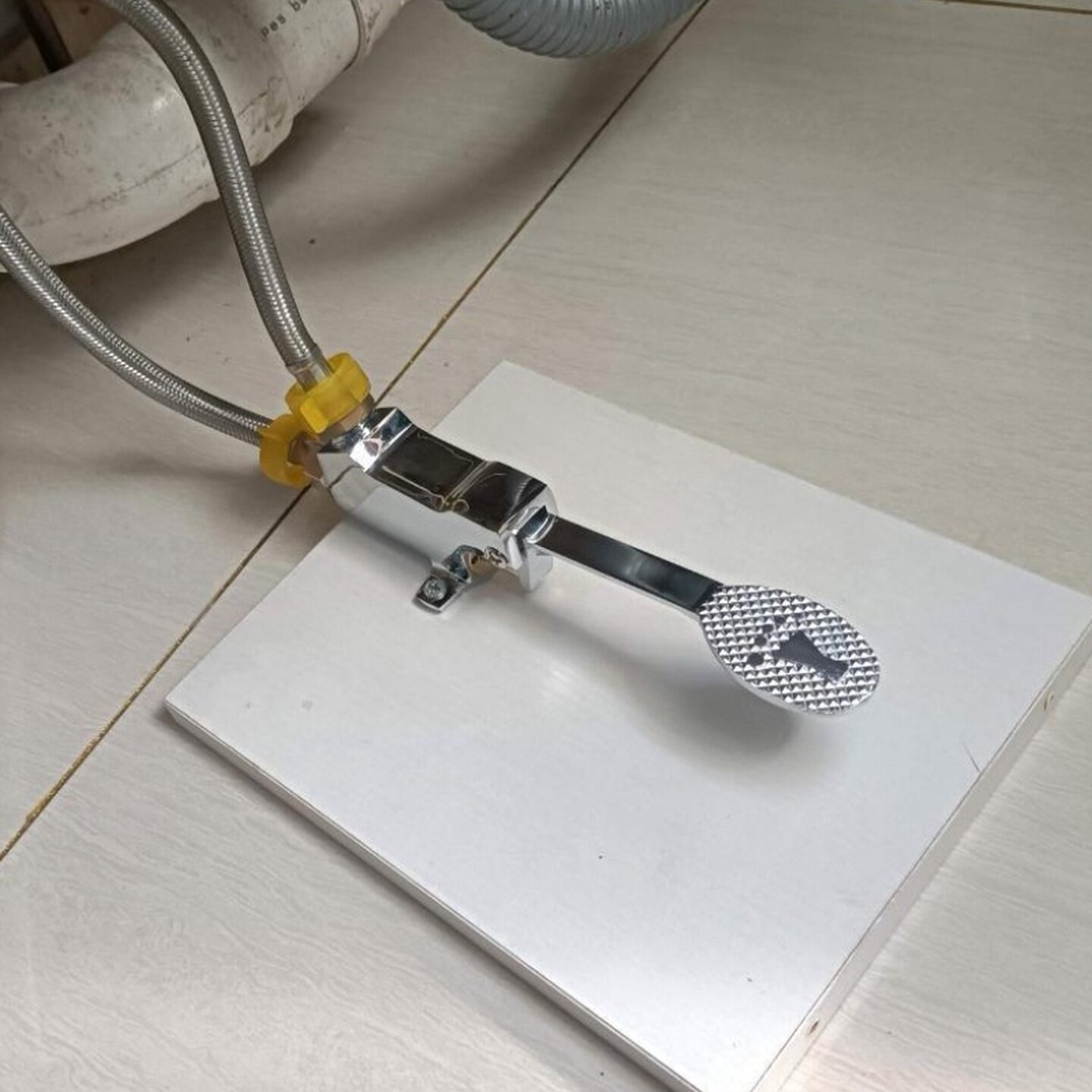 脚踏工厂斜式医院用脚踏式开关脚踩医用黄铜面盆实验室单冷食品厂