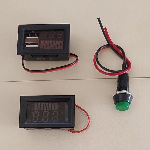 电池盒用的电量表电压表带USB口的表可以手机充电的表