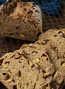 纯全麦硬欧包肉桂苹果不加糖油健康果干全麦面包