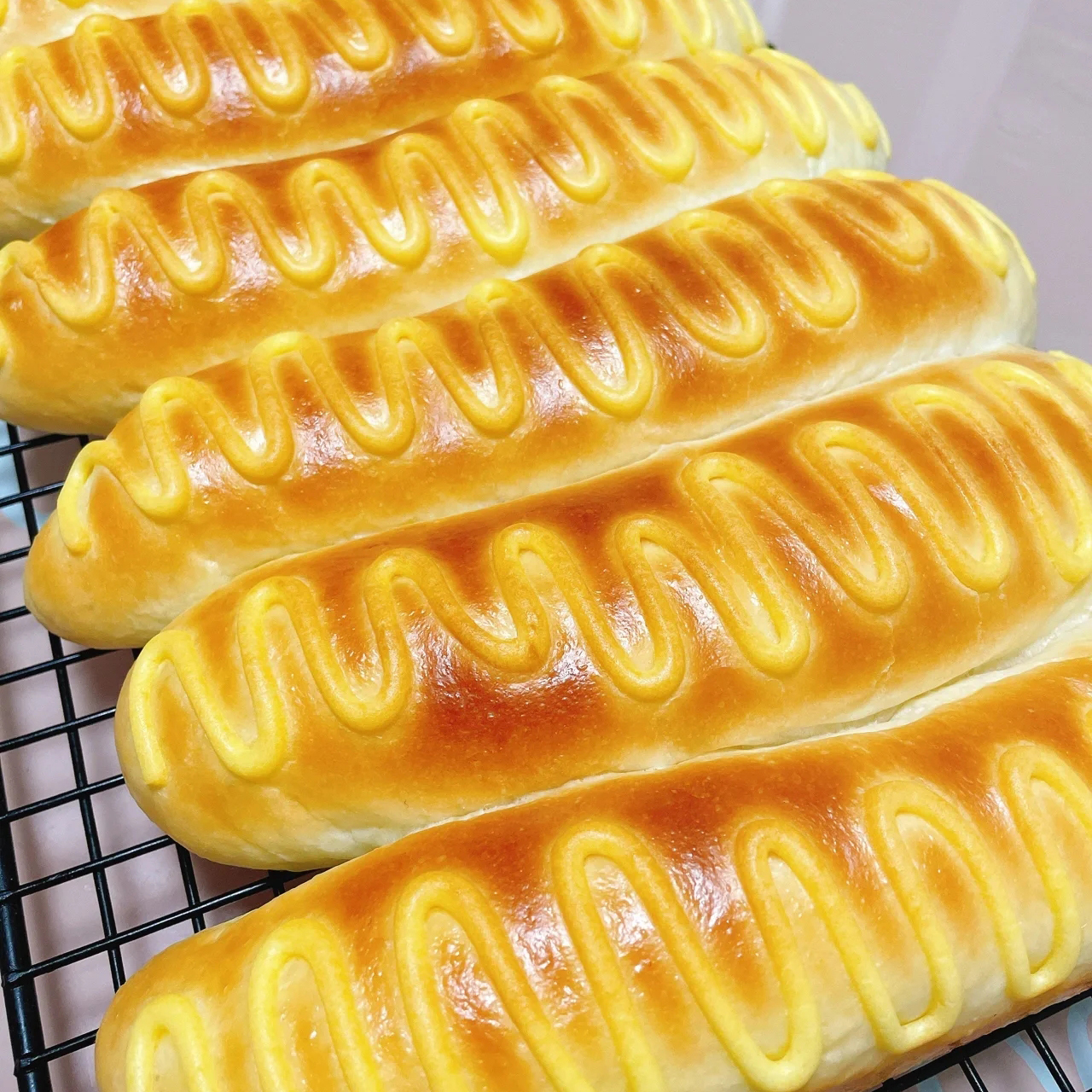 毛毛虫面包长条奶油夹心点心休闲食品下午茶蛋学生营养早餐软面包